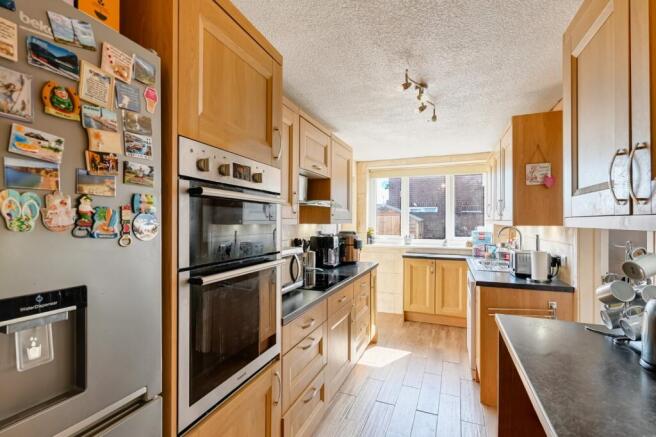 4 bed Semi-Detached for sale Image 6