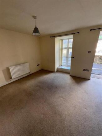 2 bed Apartment for sale Image 5