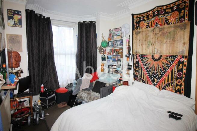 5 bed House to rent Image 6