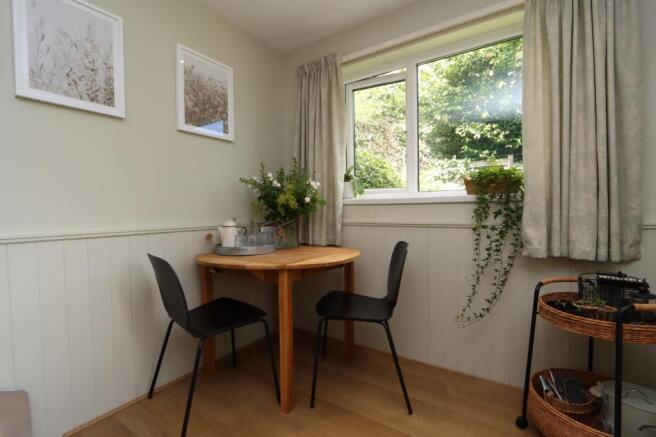 Breakfast Room Pic3