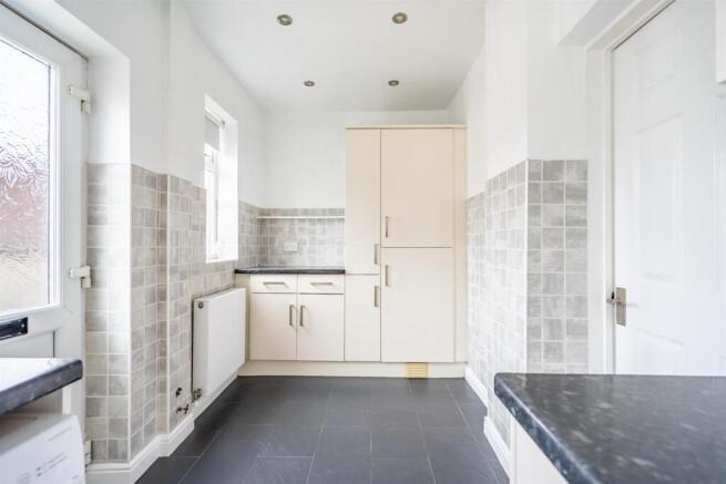 3 bed Terraced to rent Image 6