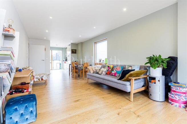 13 waites court, priory road NW6 3BD-11.jpg