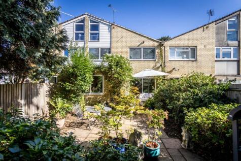 Oatlands Green, Weybridge, Surrey, KT13