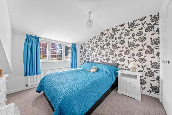 5 bed Detached for sale Image 8