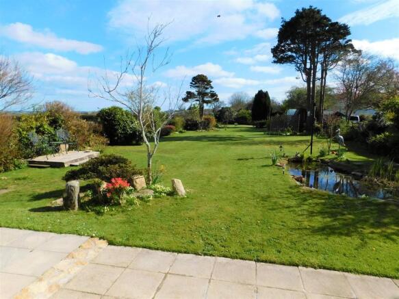 FRONT GARDEN