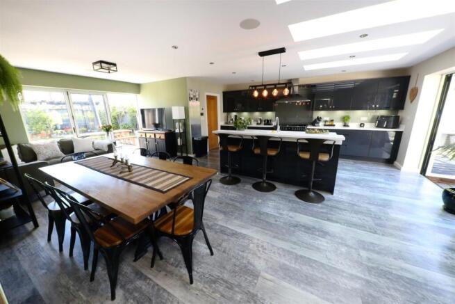 OPEN PLAN LIVING DINING ISLAND KITCHEN