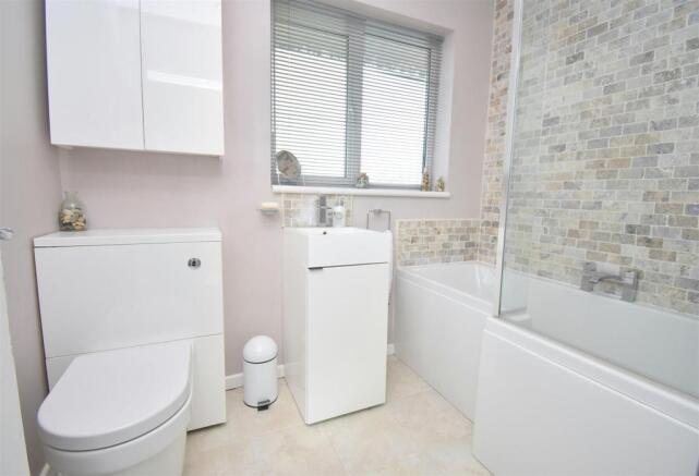 BATHROOM.JPG