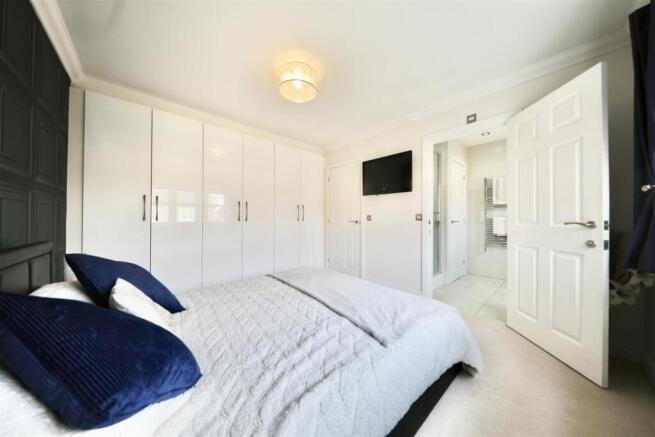 4 bed Detached for sale Image 5