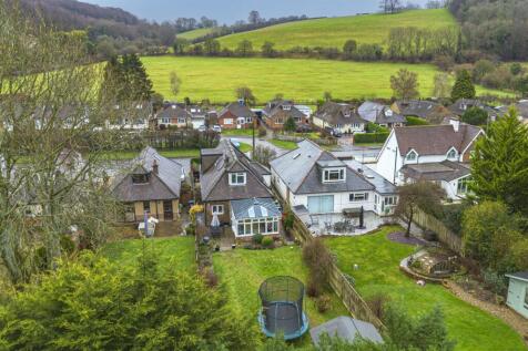 Warrendene Road, Hughenden Valley