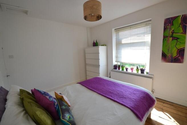 Bedroom 1 pic 2