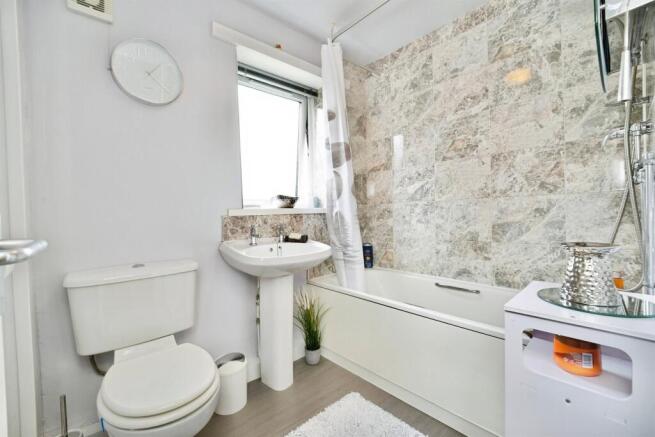 3 bed Semi-Detached for sale Image 12