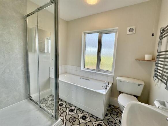 3 bed Semi-Detached to rent Image 9