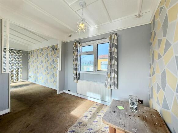 2 bed Park Home for sale Image 4