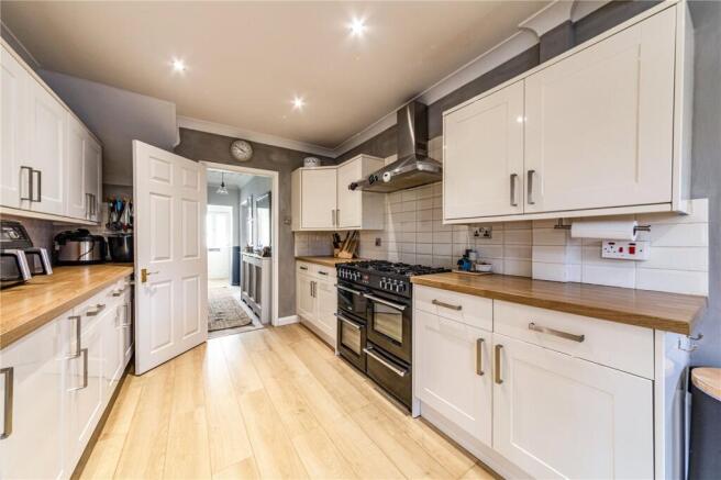 Tewkesbury Close, Byfleet, West Byfleet, Surrey, KT14 photo 3