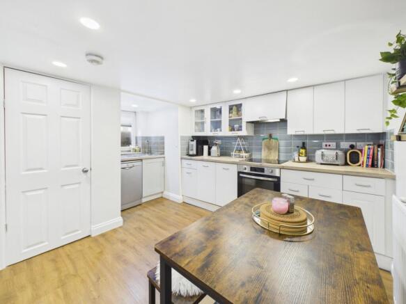 CAM04233G0-PR0058-STILL009