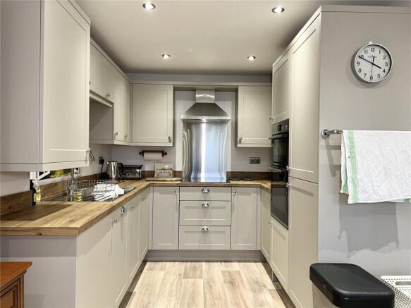 2-bed flat on 55S, Royal Gardens, Grimsby, DN33, £200,000