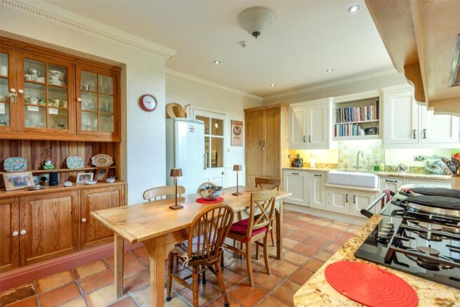 3 bed Flat for sale Image 4