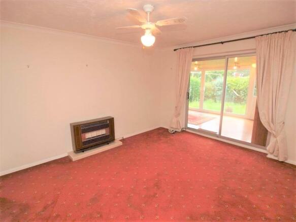LOUNGE AREA