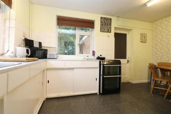 Kitchen pic 2.JPG