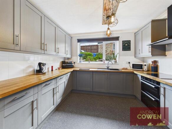 2 bed Detached Bungalow for sale Image 6