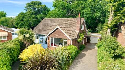 Firmount Close, Everton, Lymington, SO41