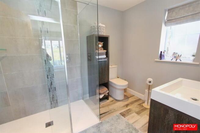 Master En Suite.jpg
