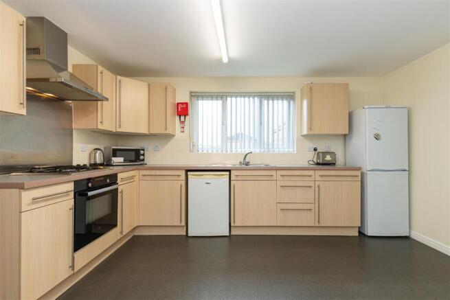 19 Lakeside Close-7.jpg