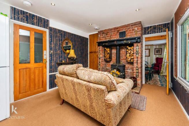 3 bed Semi-Detached for sale Image 4