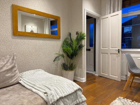 27 Clovely living 2.jpeg