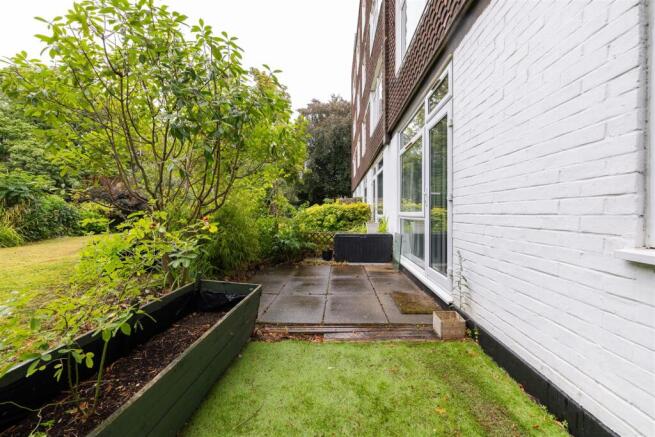 Woodford Road, E18