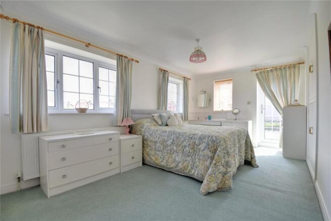 4 bed Detached for sale Image 7