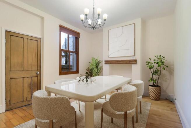 Dining room - Digitally staged