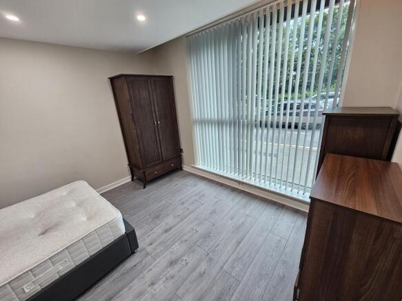 3 bed Ground Flat to rent Image 7