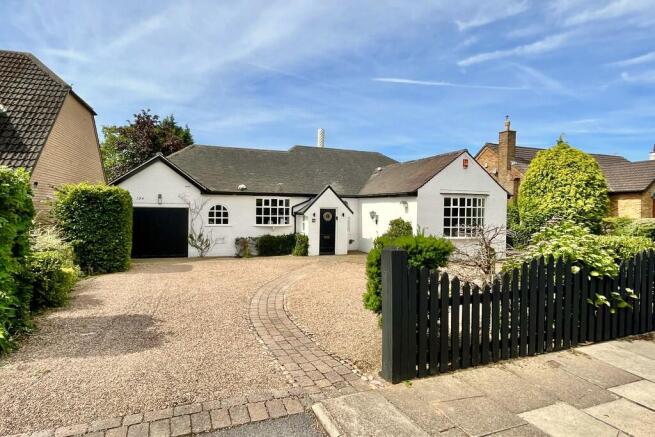 5 bed Bungalow for sale Image 5
