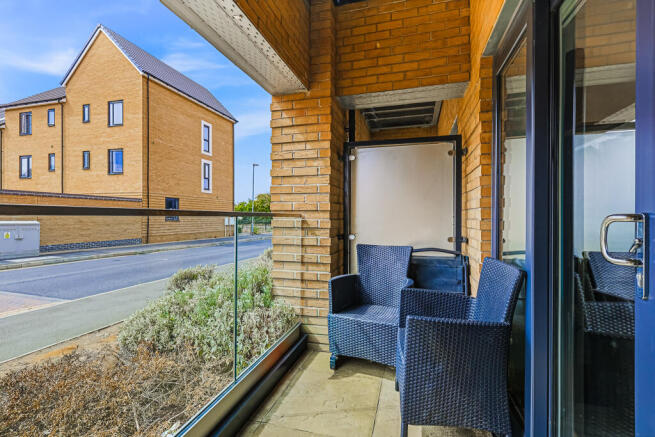 Windstar Drive, South Ockendon, RM15 photo 4
