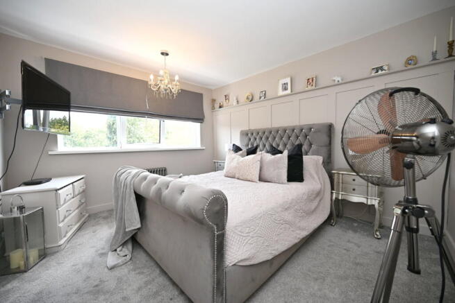 4 bed Detached for sale Image 11