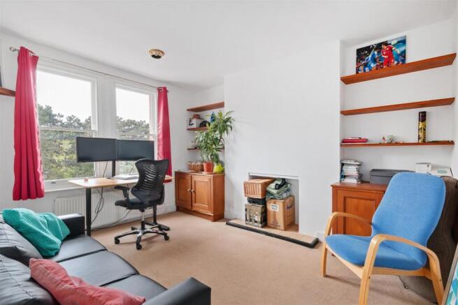 Fulham Palace Road 483 TFF PH2.jpg