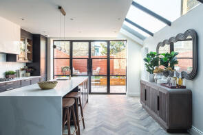 36, Linden Avenue, London NW10 5RL