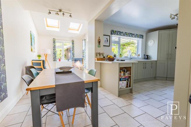 KITCHEN DINING FAMILY ROOM