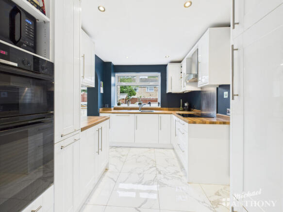 CAM03852G0-PR0393-STILL006