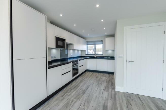 5 Parham Close-6.jpg
