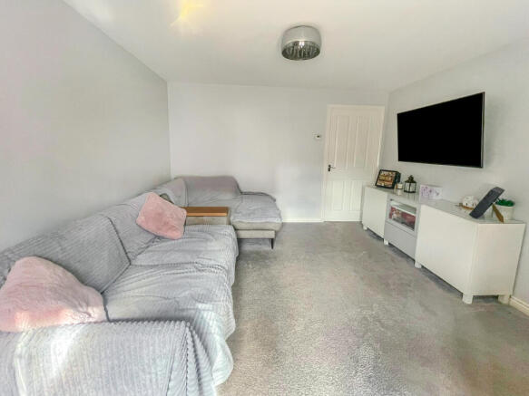 3 bed Semi-Detached for sale Image 4