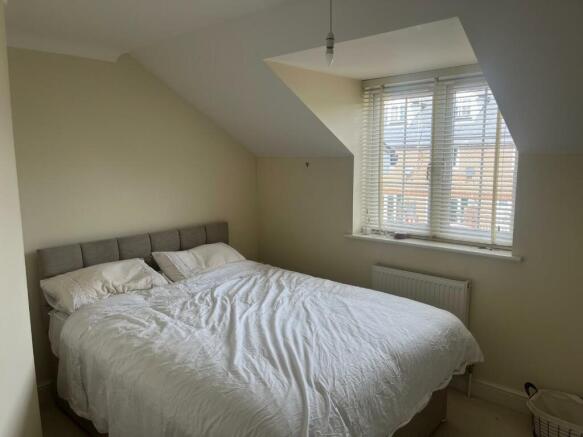Bedroom 1.jpg