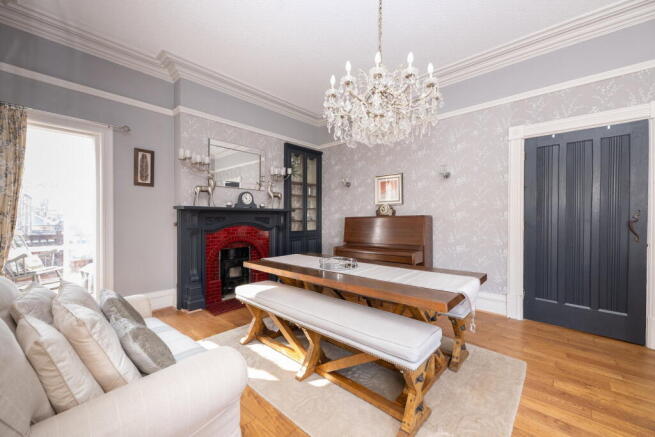 5 bed Detached for sale Image 12