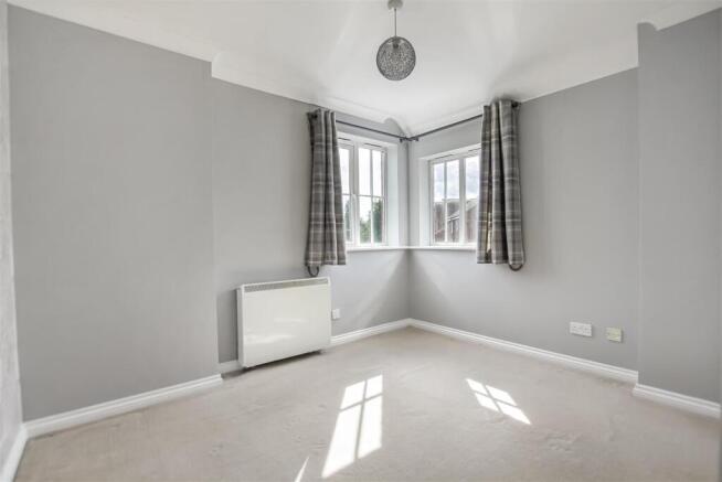 4 bed Detached for sale Image 9
