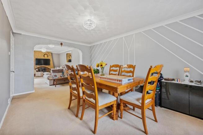 Verdon Drive, Willen Park, Milton Keynes photo 3