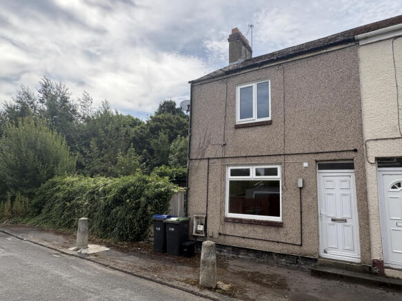 Two Bedroom End-Terraced Property with Additional