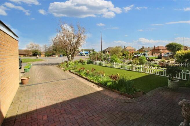 Front Garden & Drive