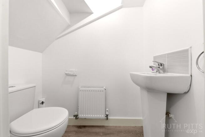 5 bed Town House for sale Image 4