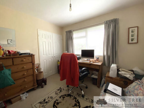 4 bed Detached Bungalow for sale Image 10